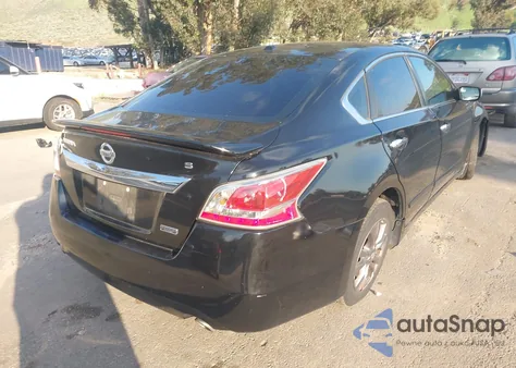 2015 Nissan Altima 2.5 S z USA, uszkodzony, nr VIN 1N4AL3AP3FN915368